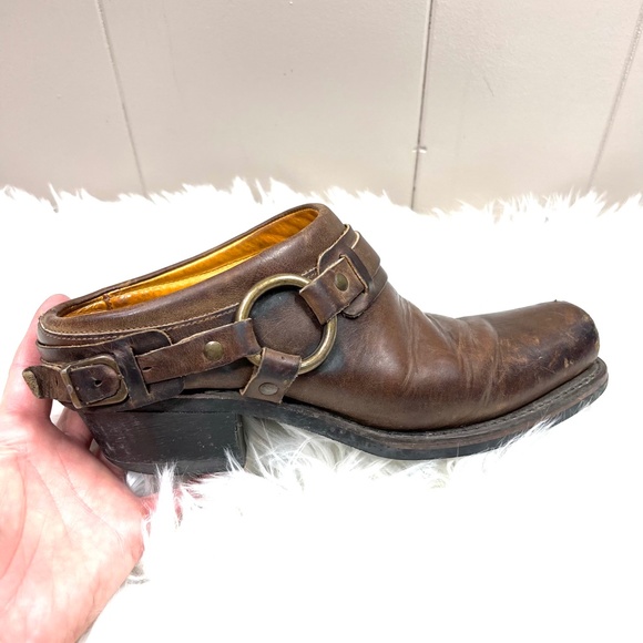 🚫SOLD! |•FRYE•| Leather Belted Harness Mule Boot - Picture 6 of 15